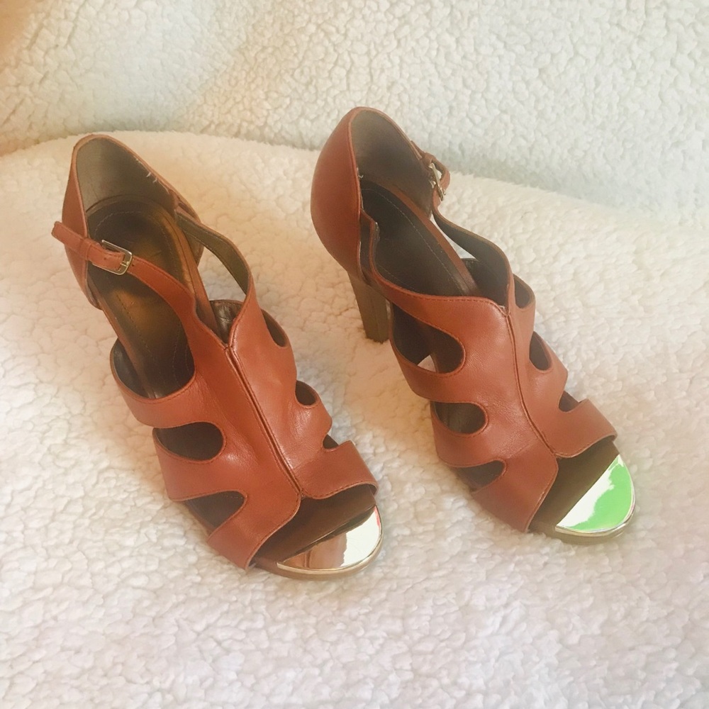Women’s Gold-Tip Heel